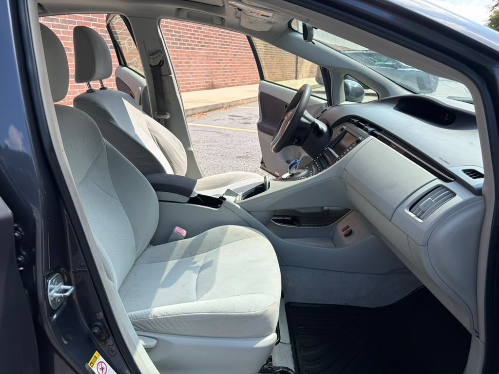 2011 Toyota Prius Image 10