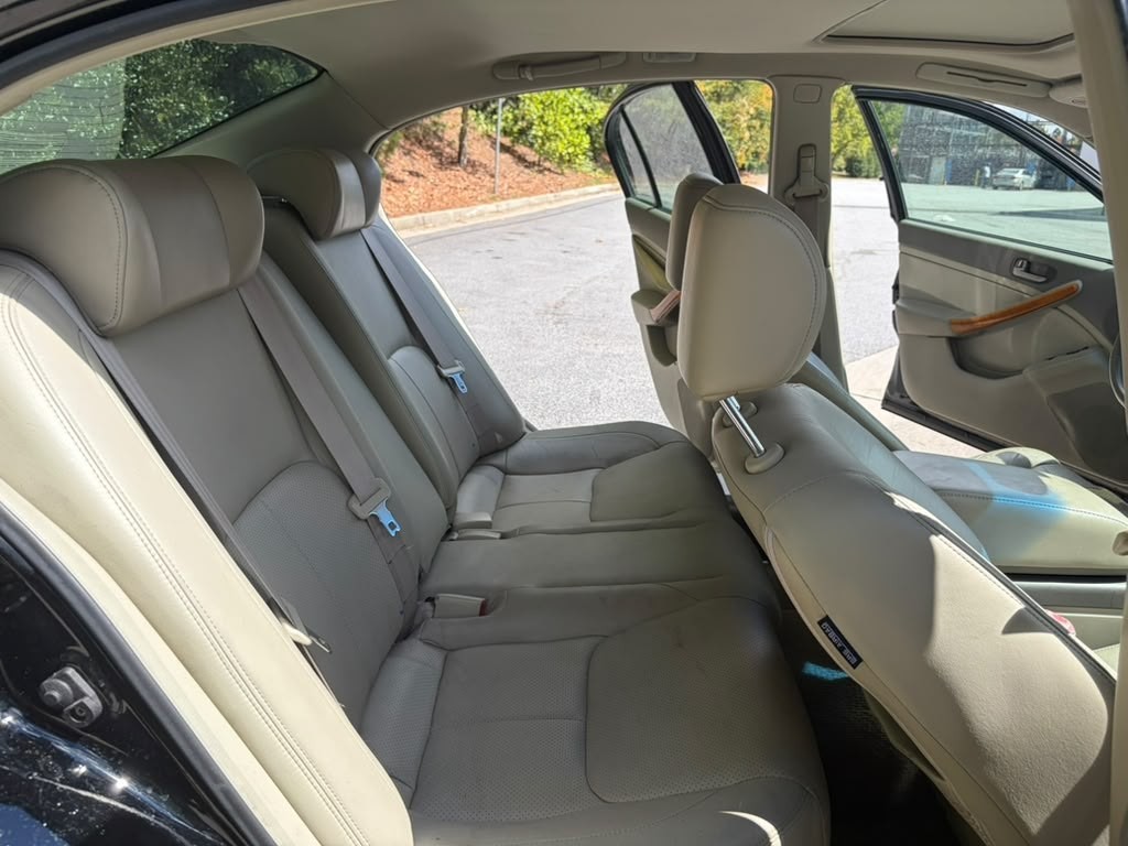 2003 INFINITI G35 Image 8