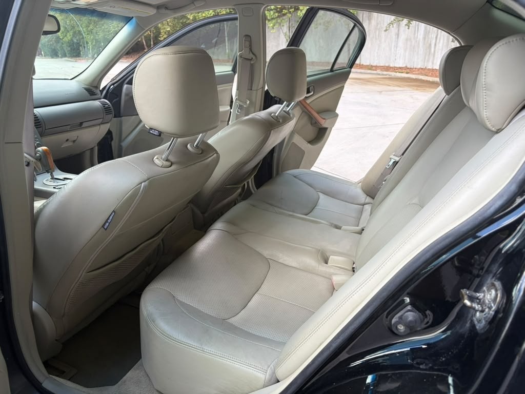 2003 INFINITI G35 Image 11