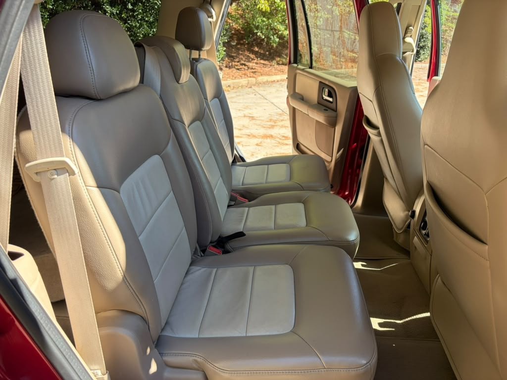 2005 Ford Expedition Image 8