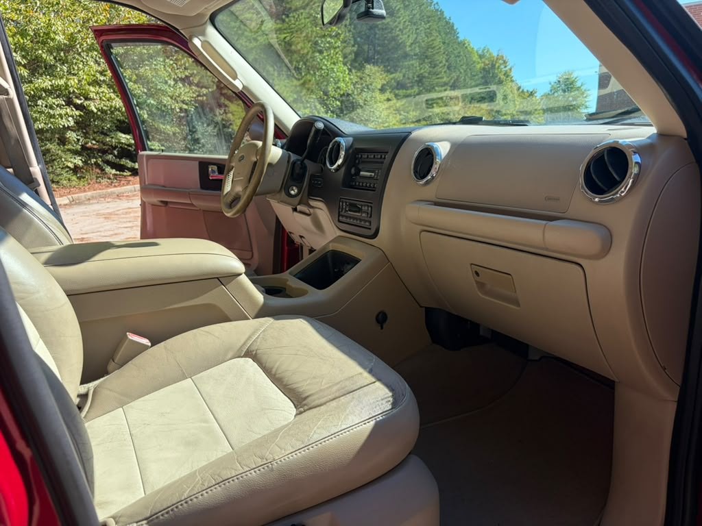 2005 Ford Expedition Image 9