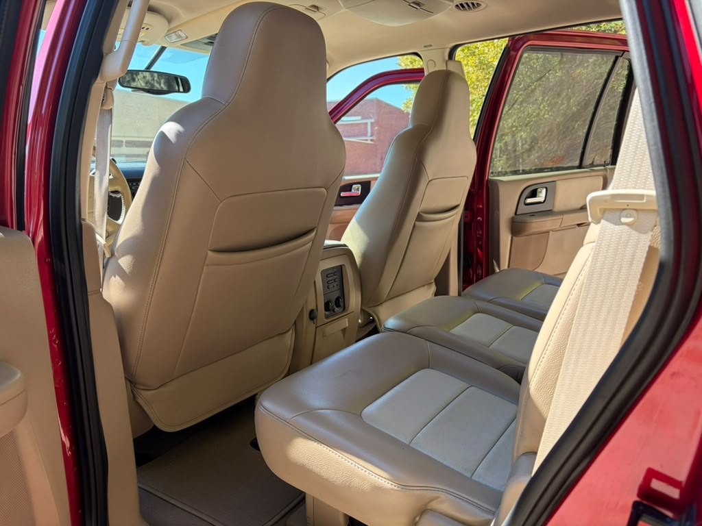 2005 Ford Expedition Image 11