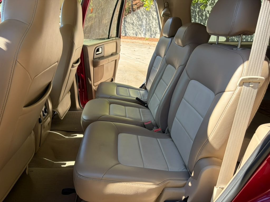 2005 Ford Expedition Image 12