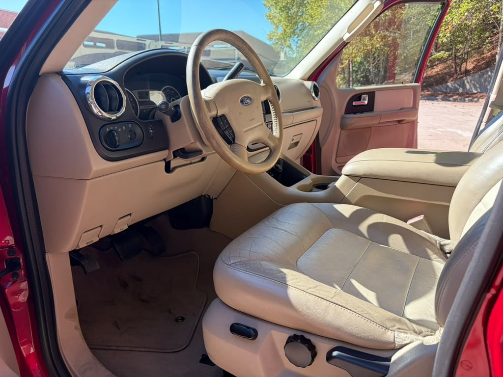 2005 Ford Expedition Image 13