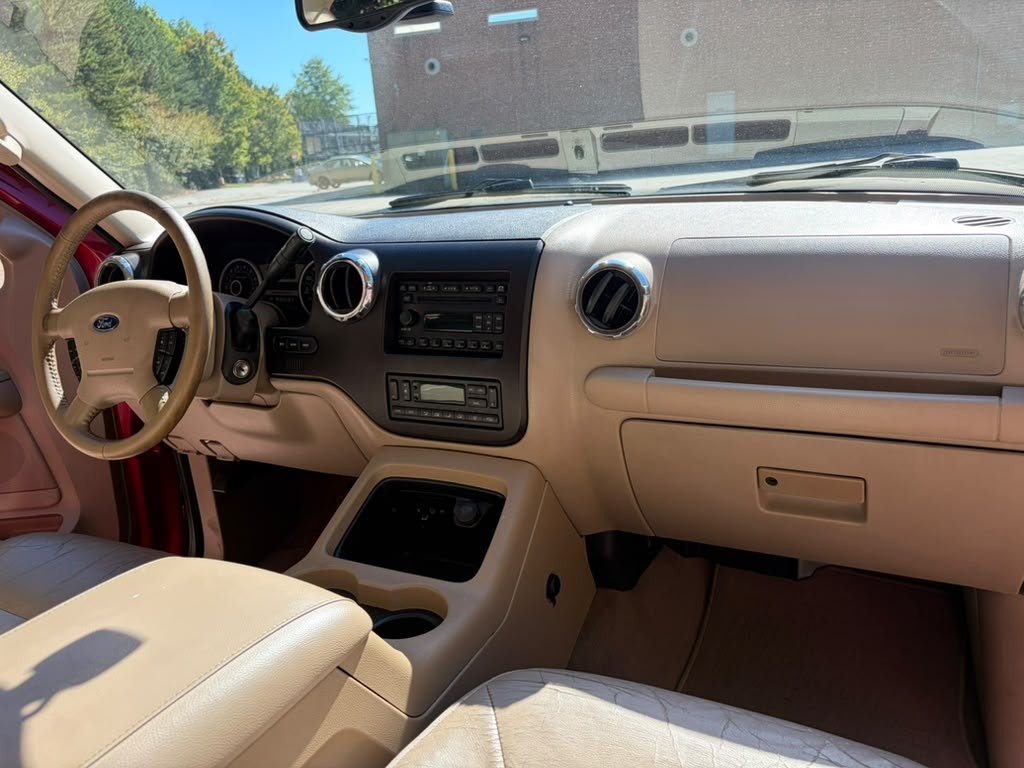 2005 Ford Expedition Image 15