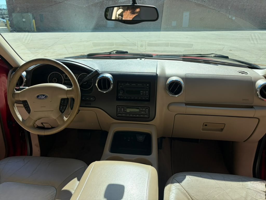 2005 Ford Expedition Image 16