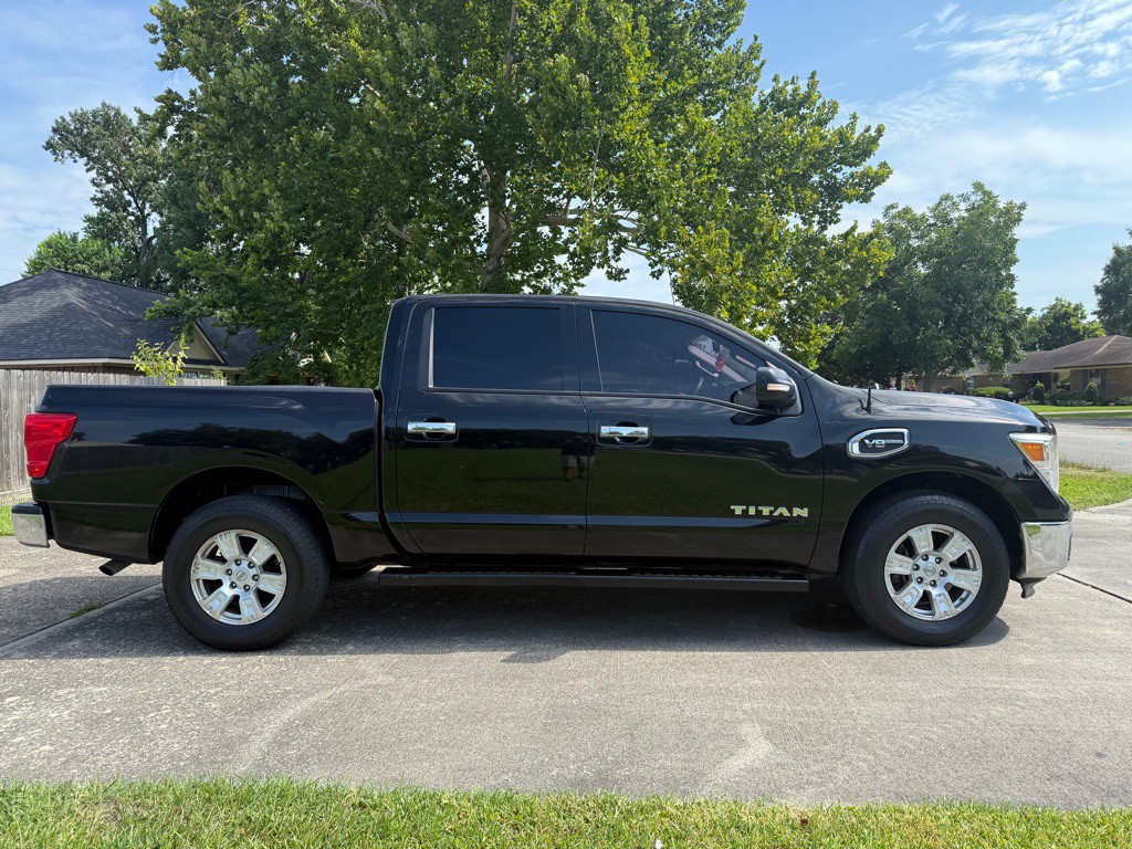 2017 Nissan Titan Image 4