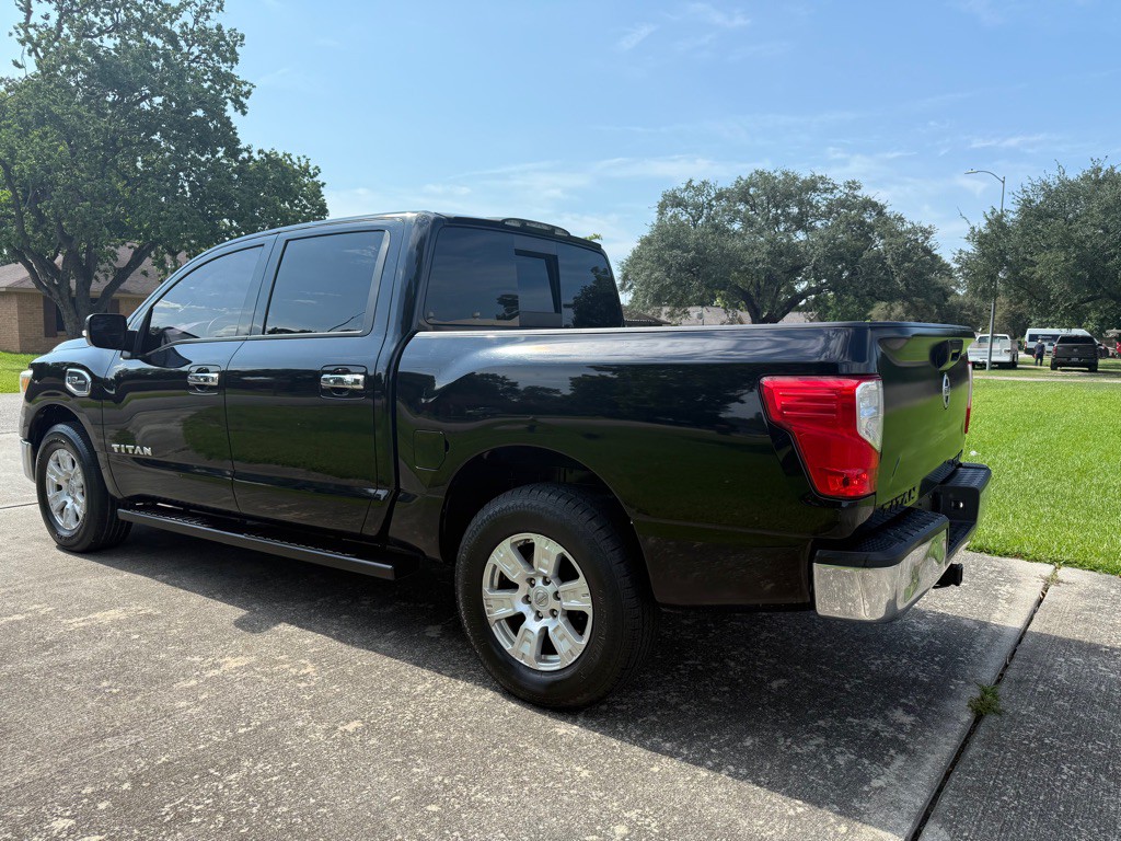 2017 Nissan Titan Image 7