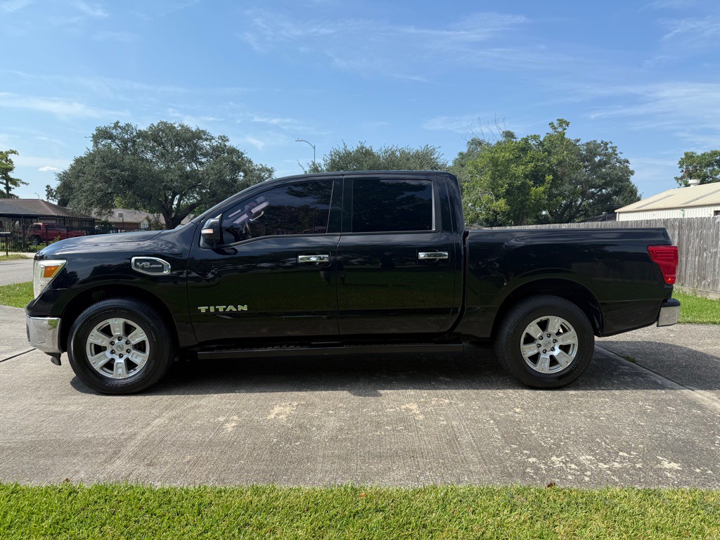 2017 Nissan Titan Image 8