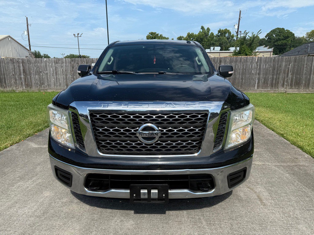 2017 Nissan Titan Image 1