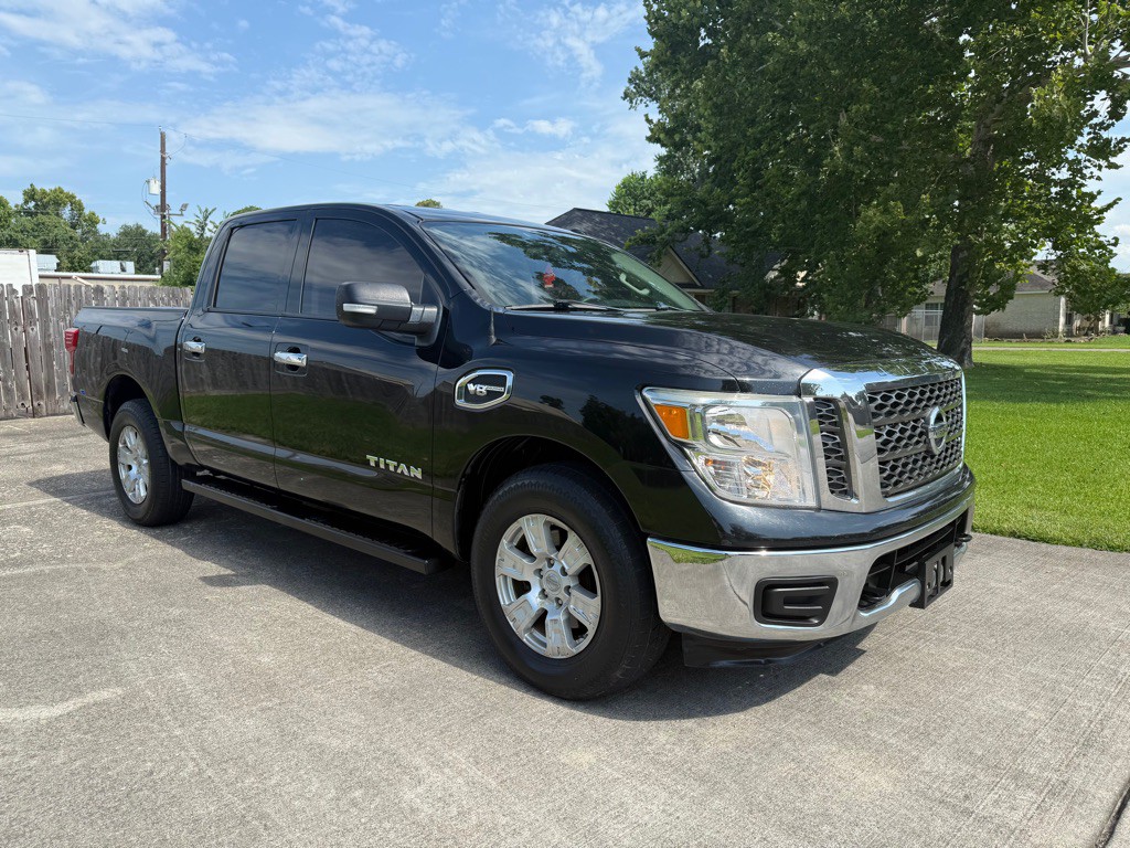 2017 Nissan Titan Image 2