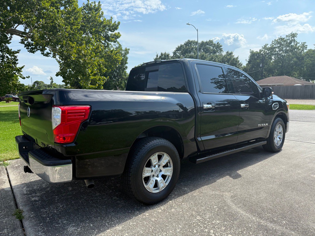 2017 Nissan Titan Image 4