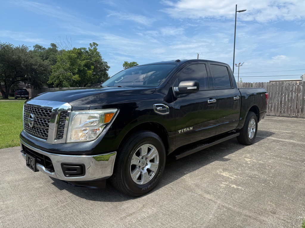 2017 Nissan Titan Image 11
