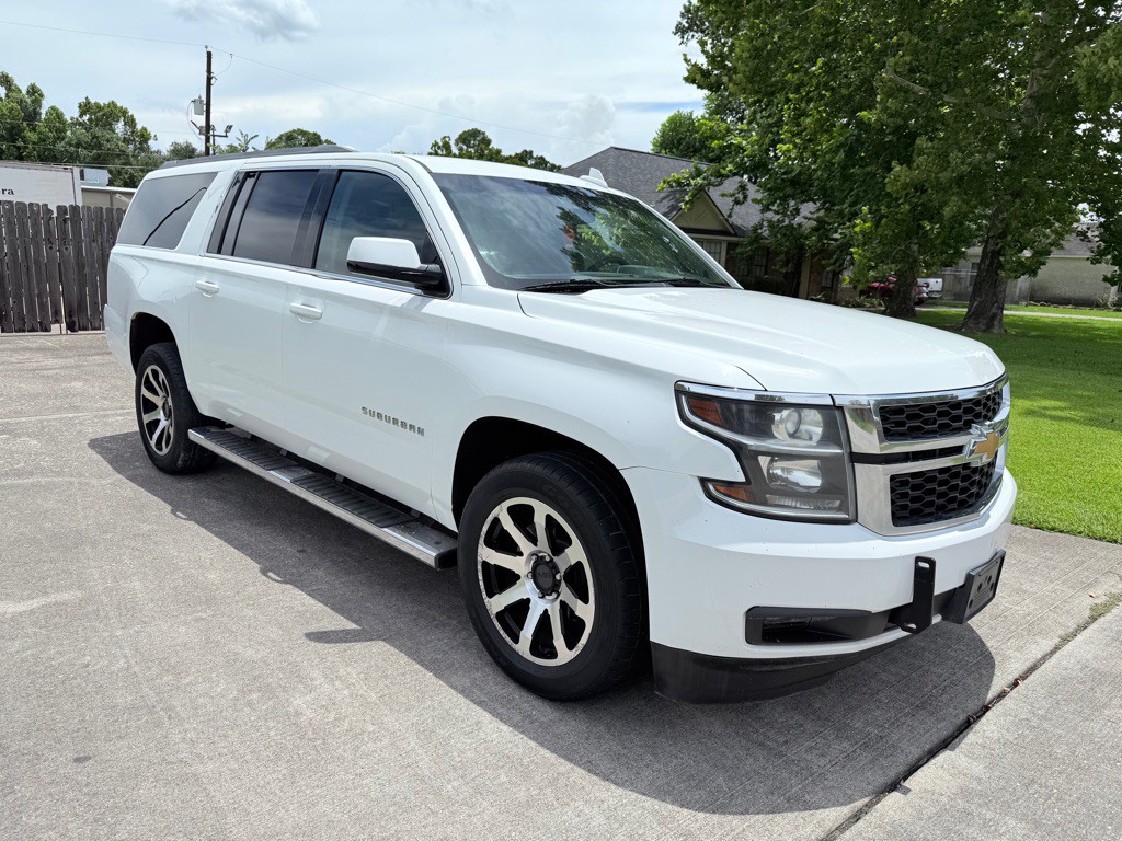 2018 Chevrolet Suburban Image 3