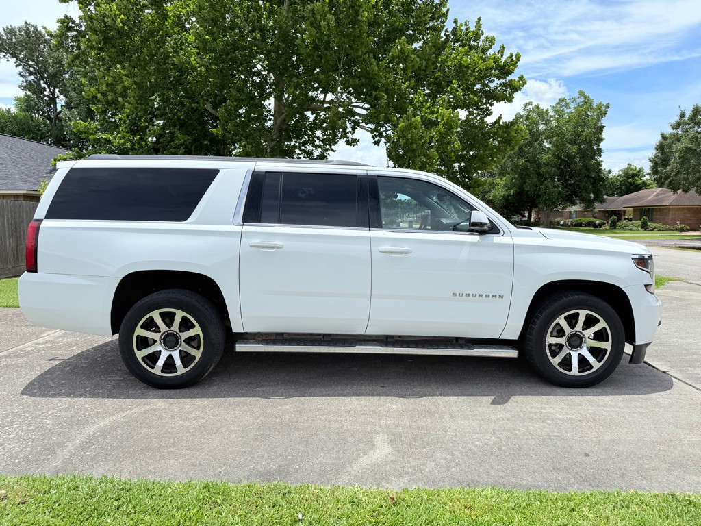 2018 Chevrolet Suburban Image 4