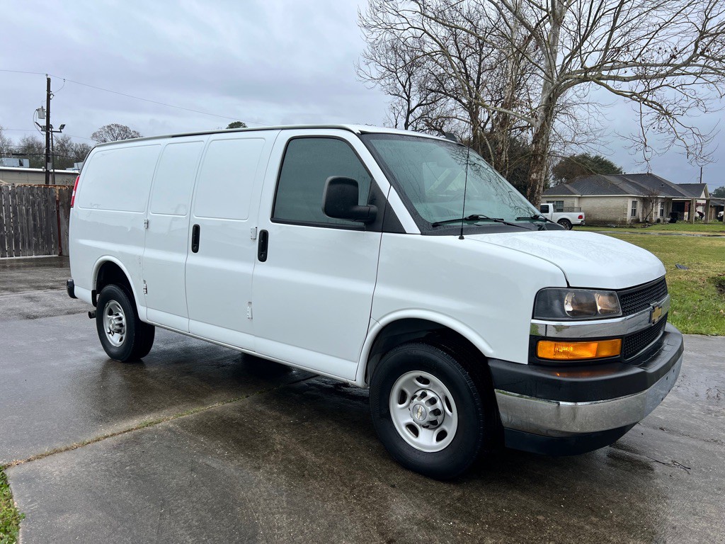 2021 Chevrolet Express Image 3