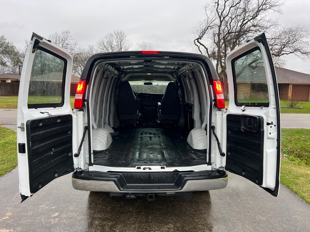 2021 Chevrolet Express Image 6