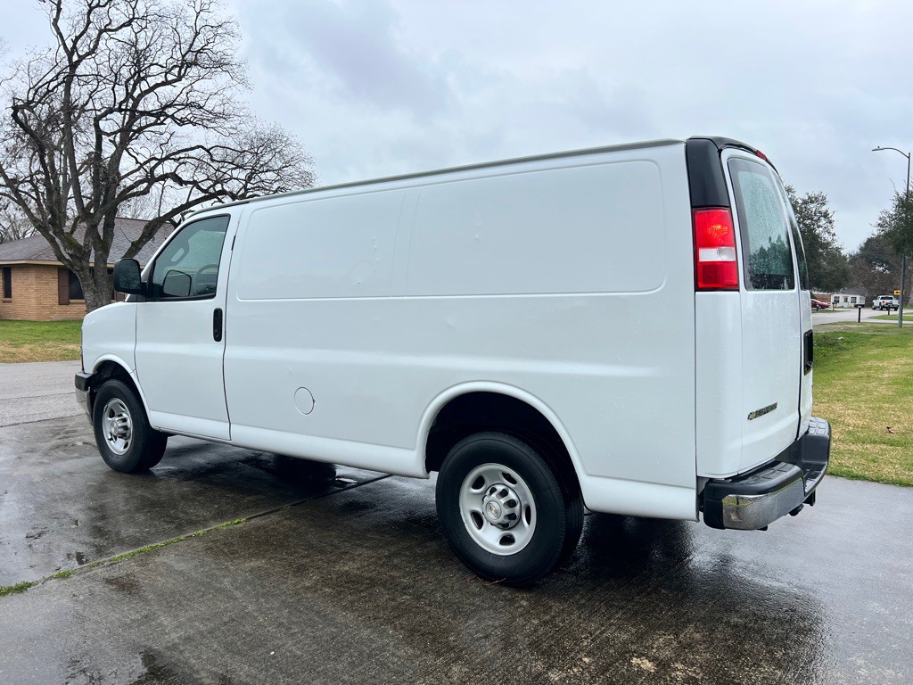 2021 Chevrolet Express Image 7