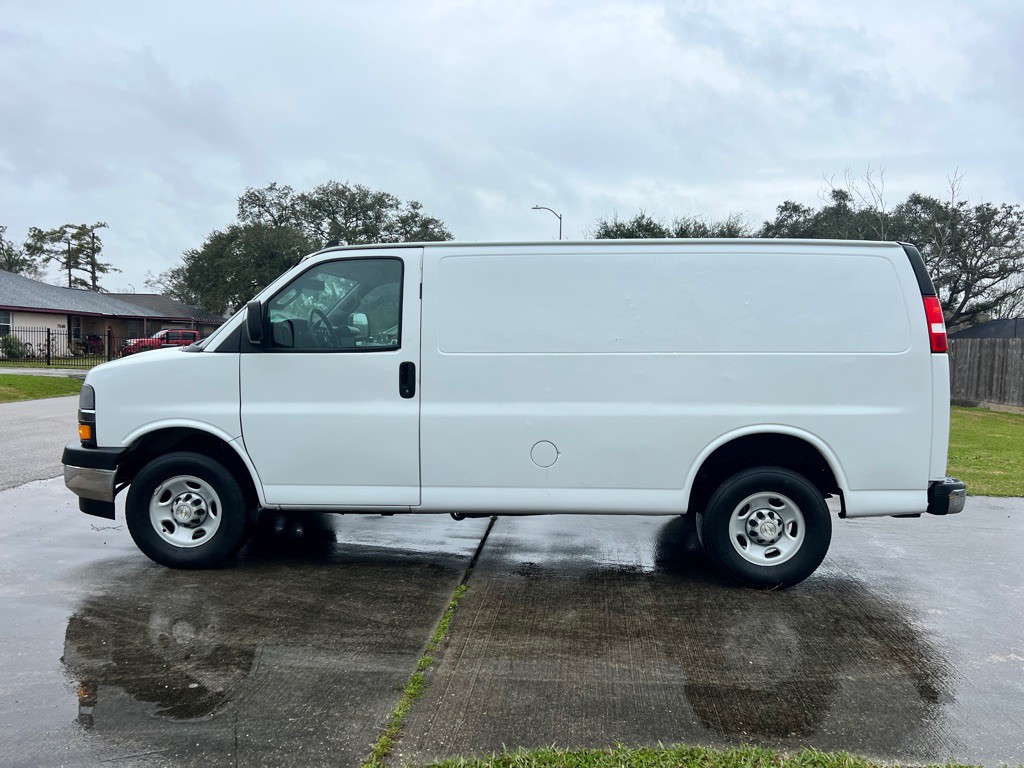 2021 Chevrolet Express Image 16