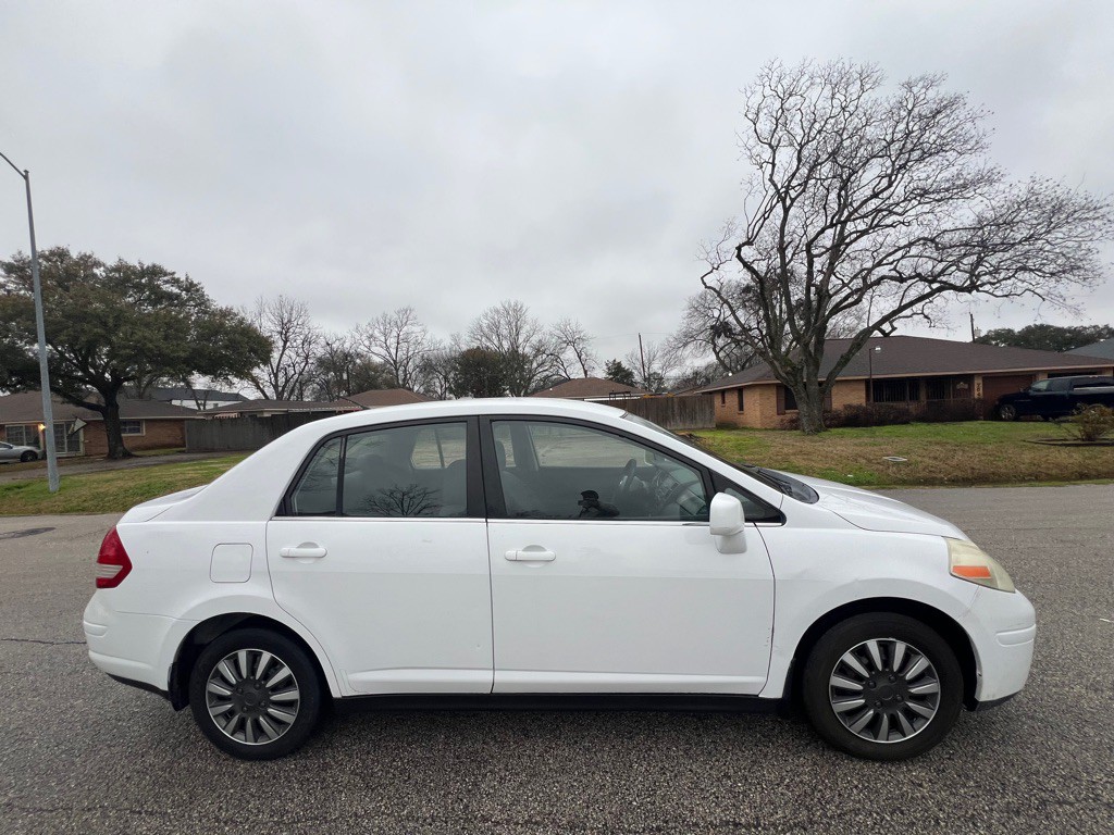 2008 Nissan Versa Image 4