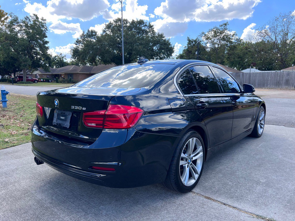 2017 BMW 3 Series Image 4