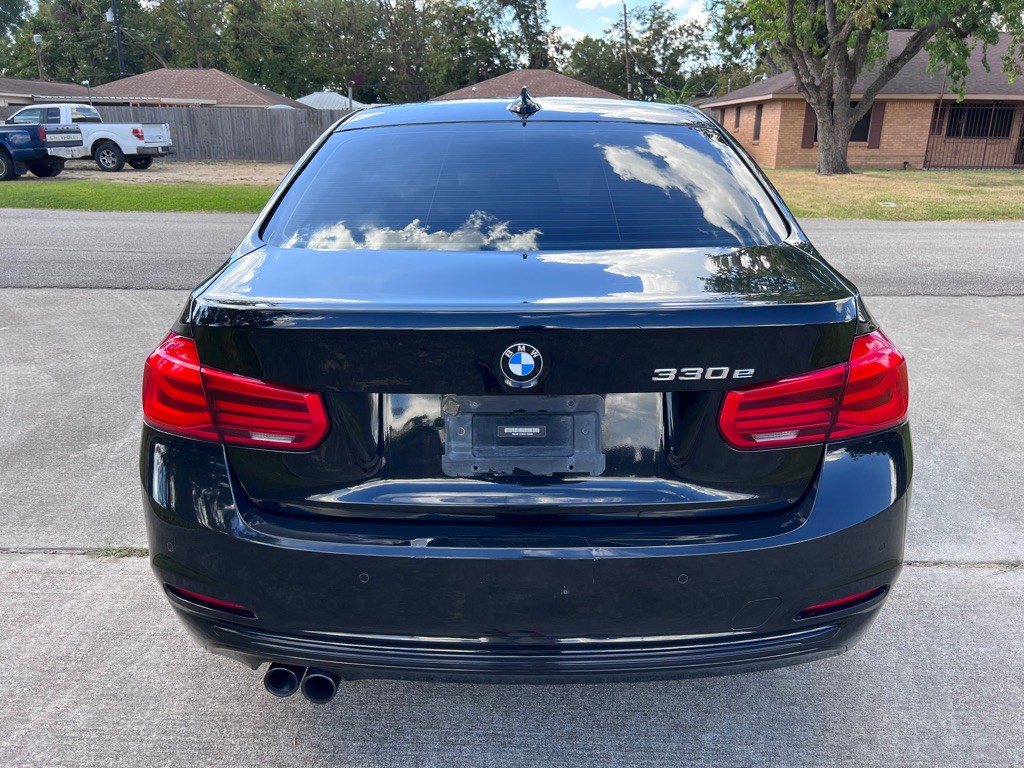 2017 BMW 3 Series Image 5