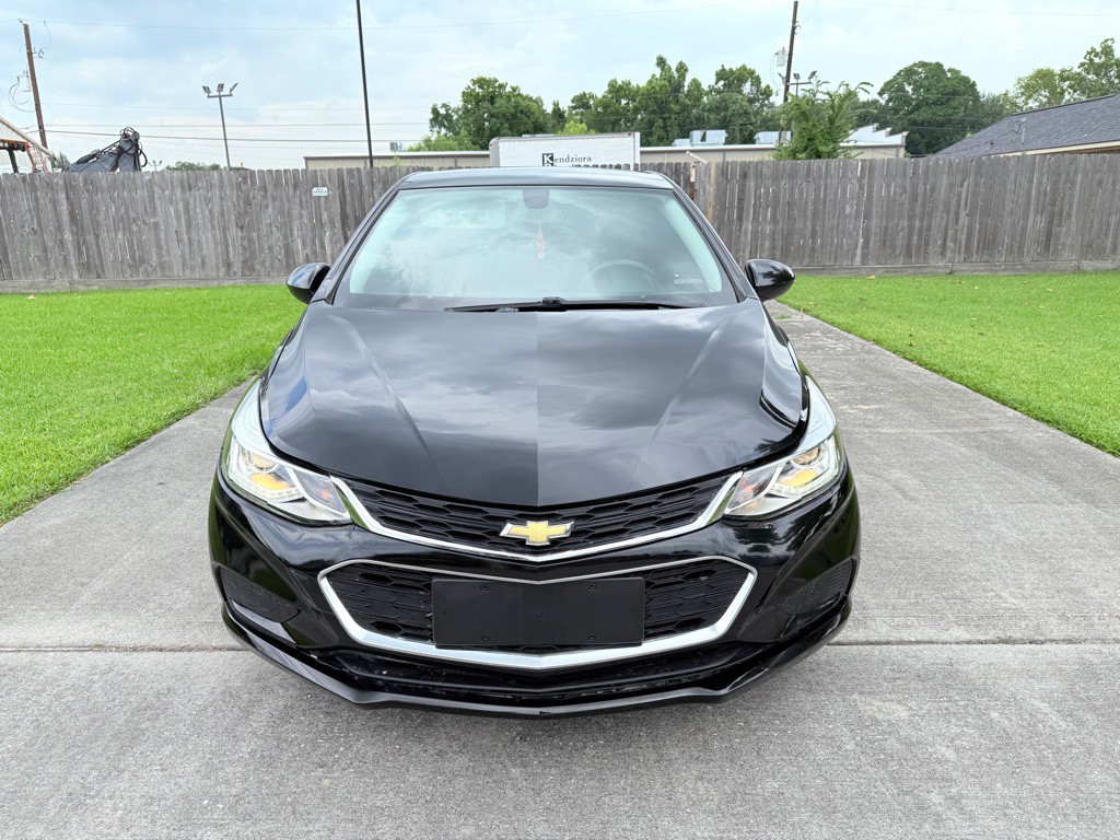 2017 Chevrolet Cruze Image 2