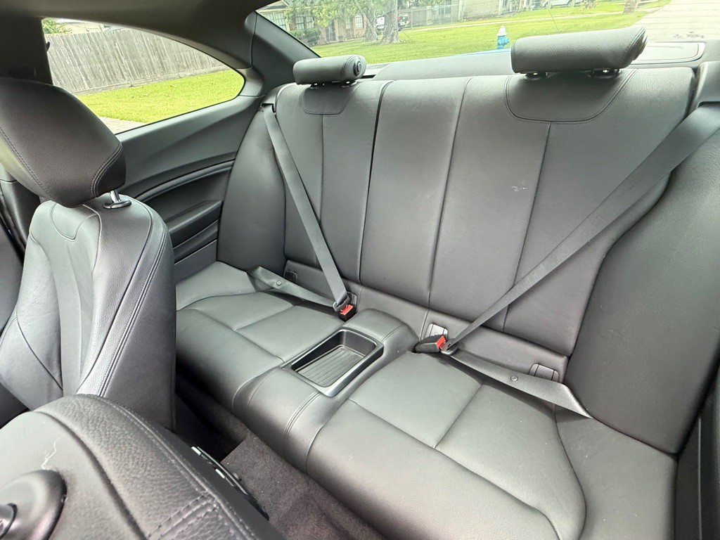 2016 BMW 2 Series Image 9