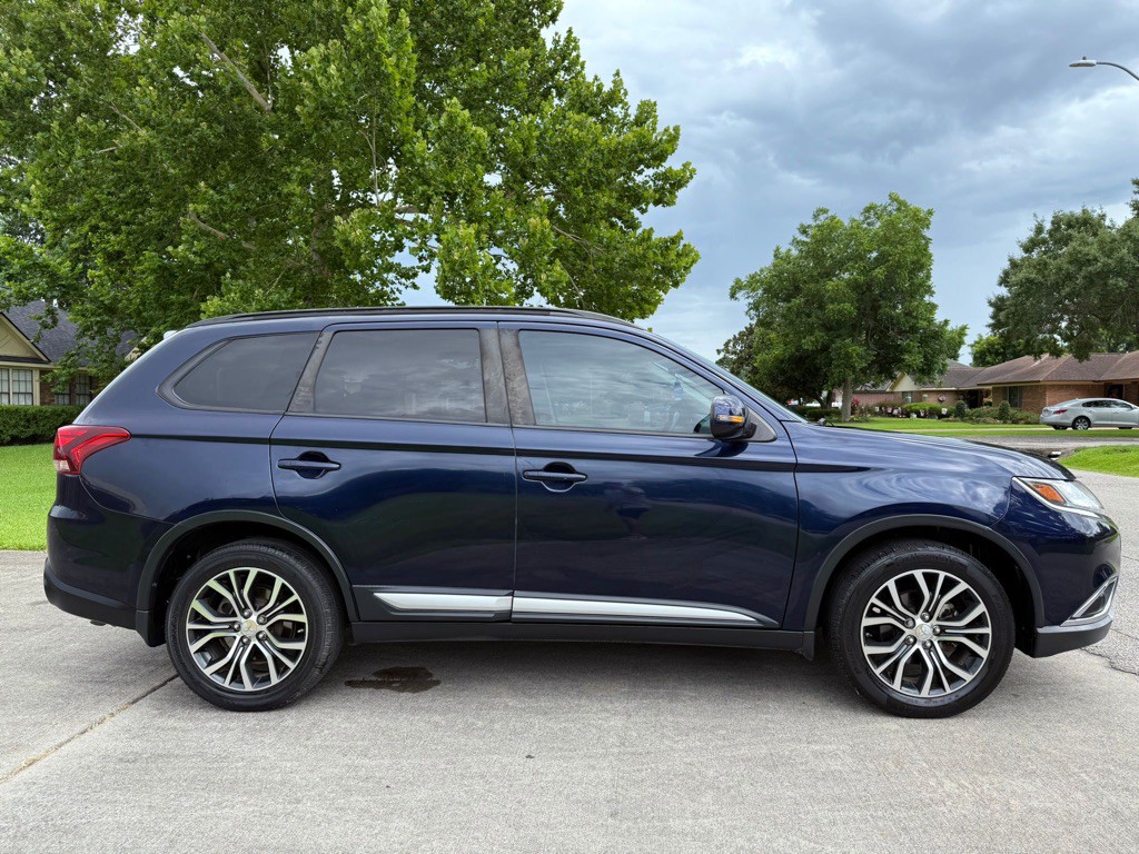 2016 Mitsubishi Outlander Image 4