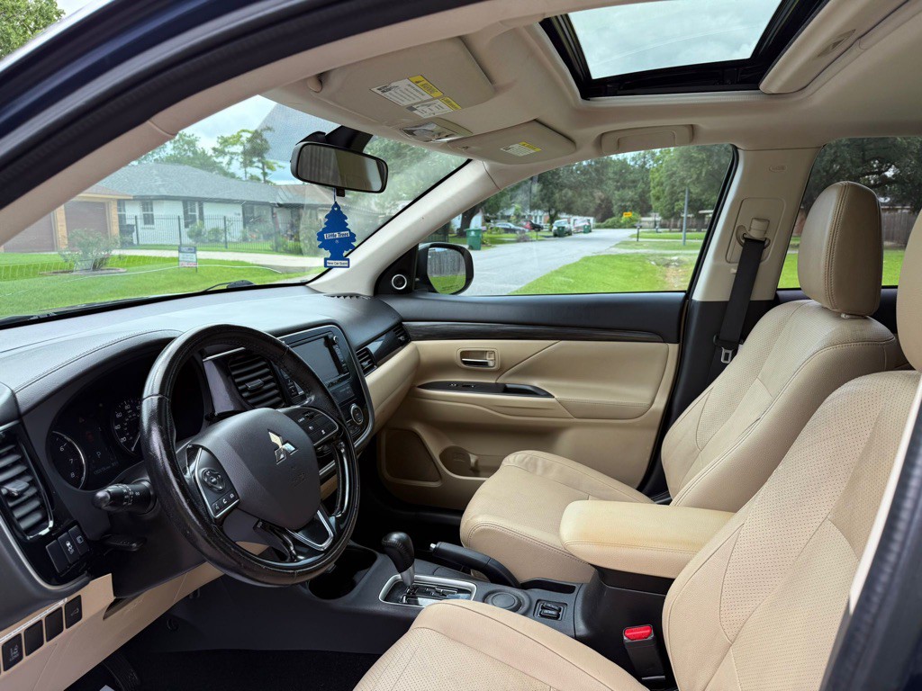 2016 Mitsubishi Outlander Image 9