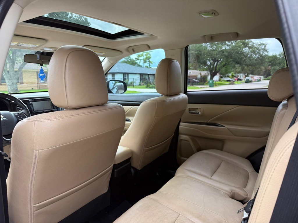 2016 Mitsubishi Outlander Image 10