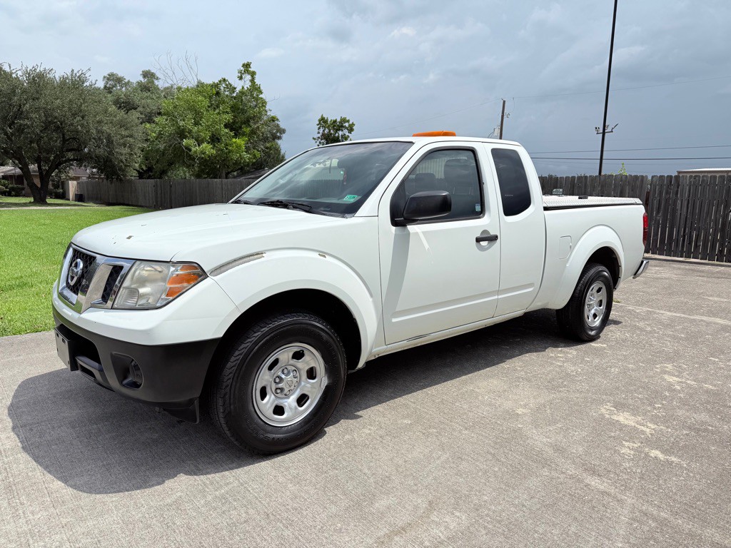 2015 Nissan Frontier Image 1