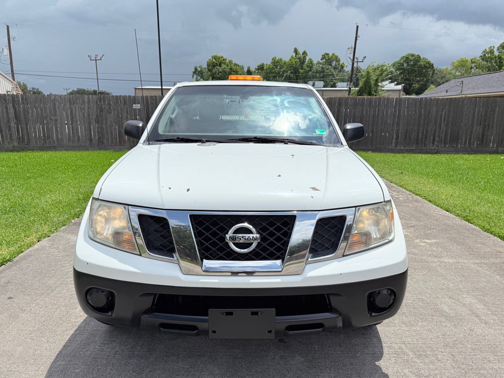 2015 Nissan Frontier Image 2