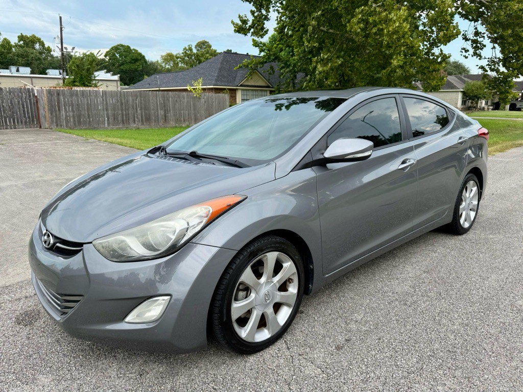 2013 Hyundai Elantra Image 1