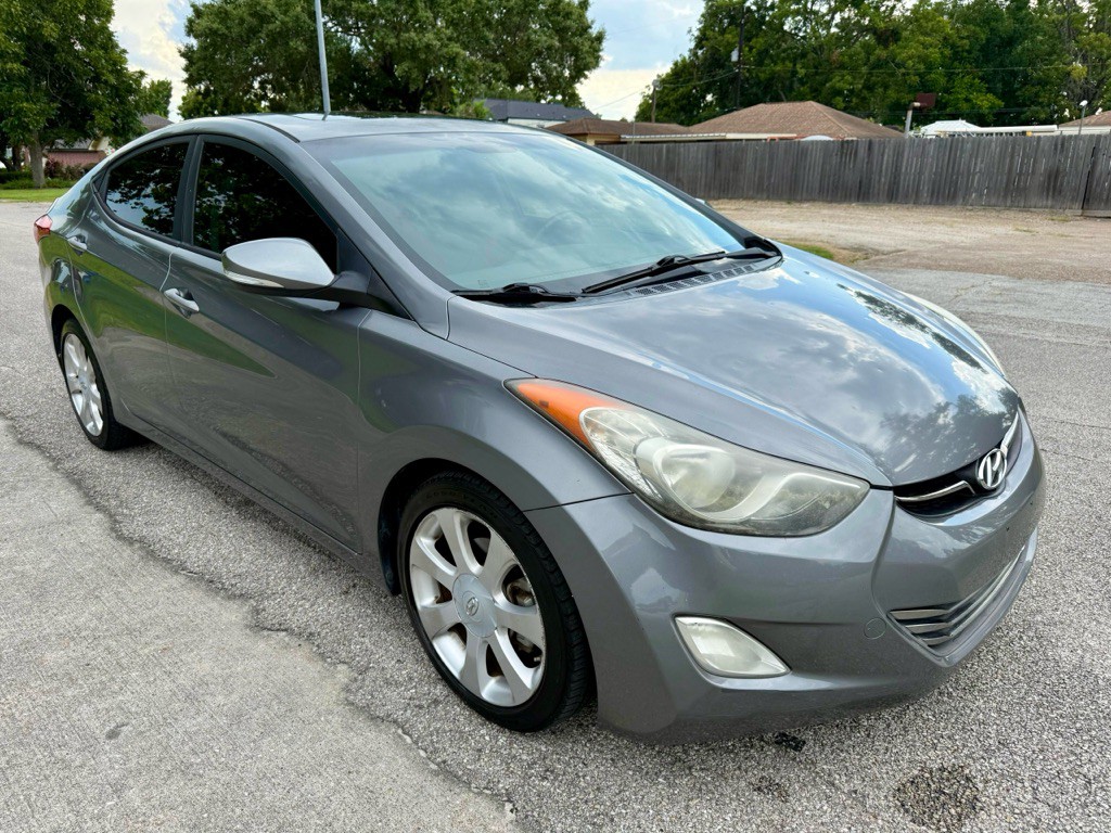 2013 Hyundai Elantra Image 3