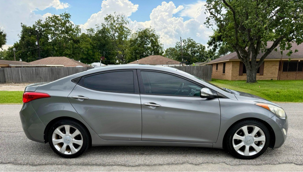 2013 Hyundai Elantra Image 4