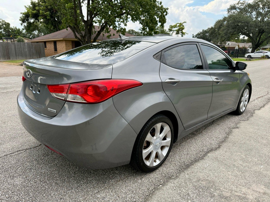 2013 Hyundai Elantra Image 5