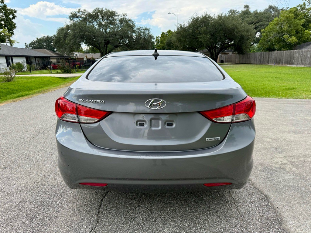 2013 Hyundai Elantra Image 6