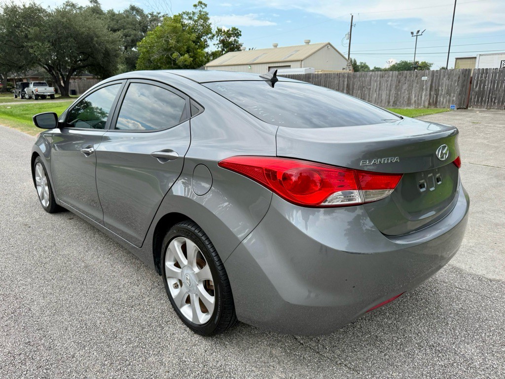 2013 Hyundai Elantra Image 7