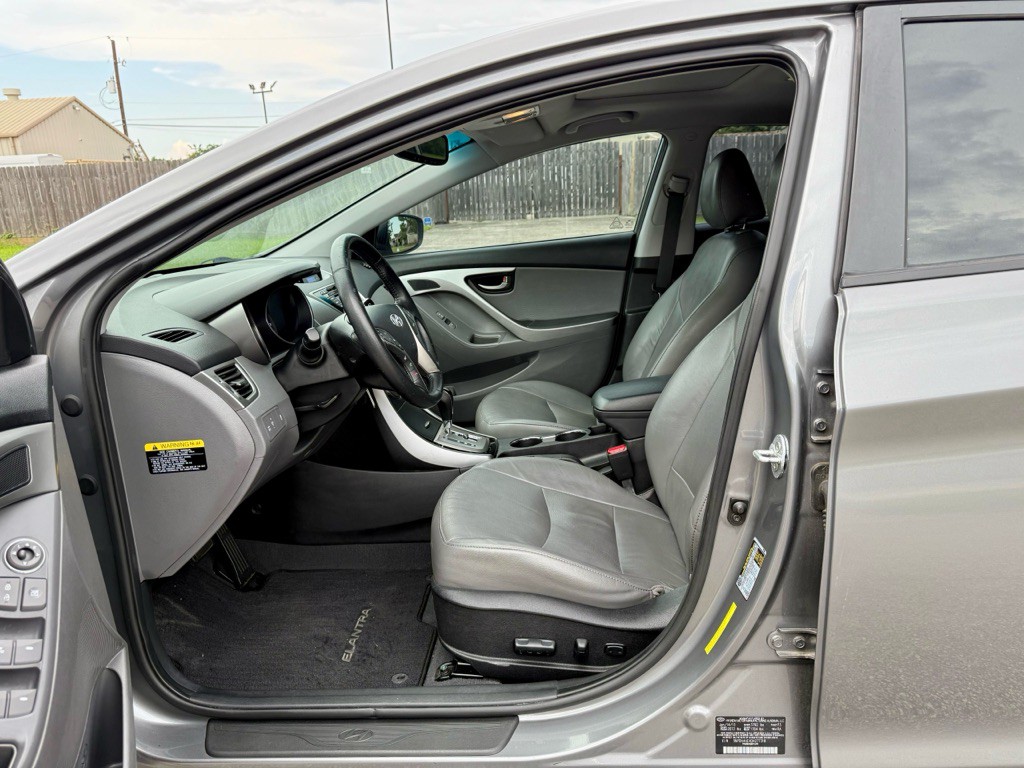 2013 Hyundai Elantra Image 8