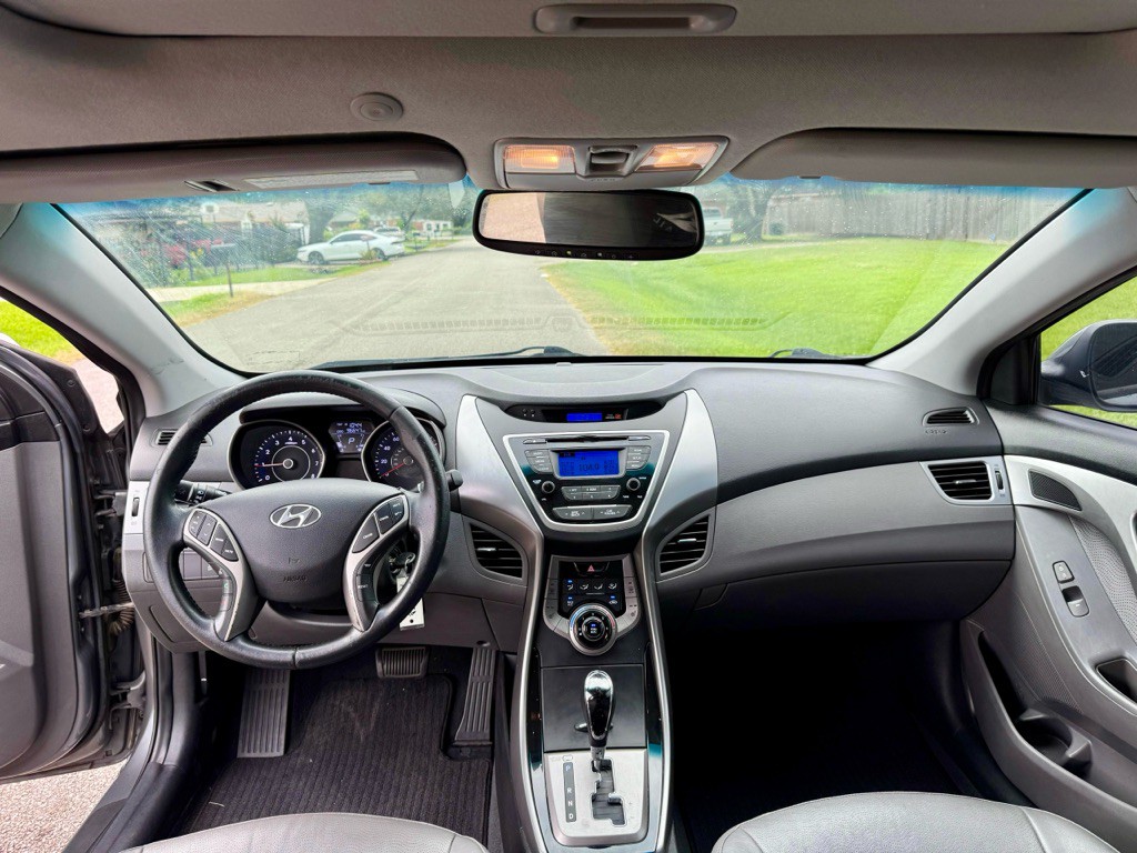 2013 Hyundai Elantra Image 10