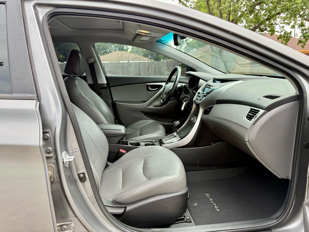 2013 Hyundai Elantra Image 12