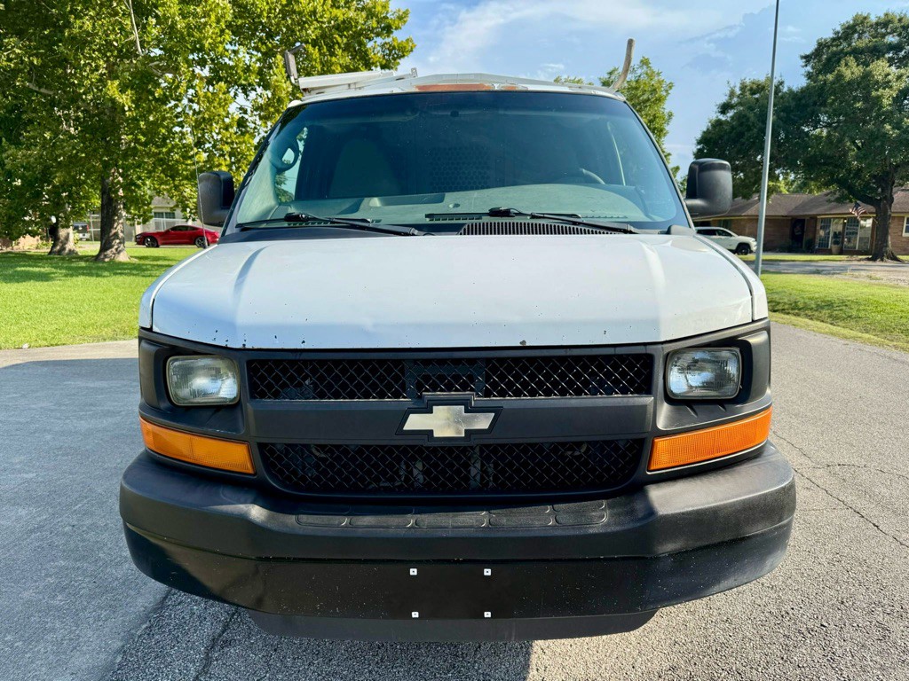 2011 Chevrolet Express Image 2