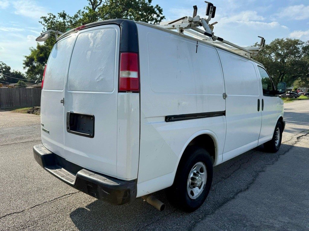 2011 Chevrolet Express Image 5