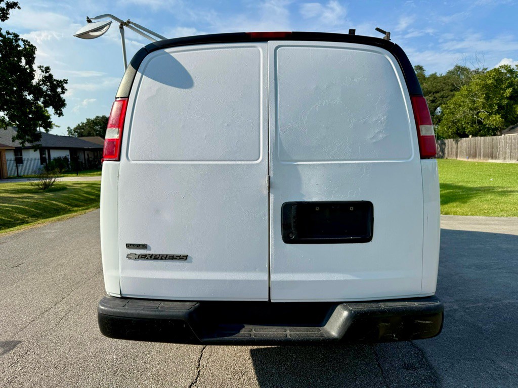 2011 Chevrolet Express Image 6