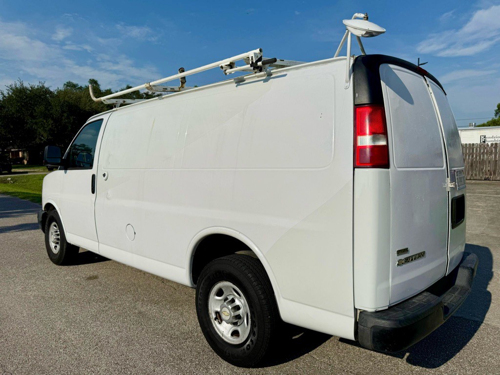 2011 Chevrolet Express Image 7