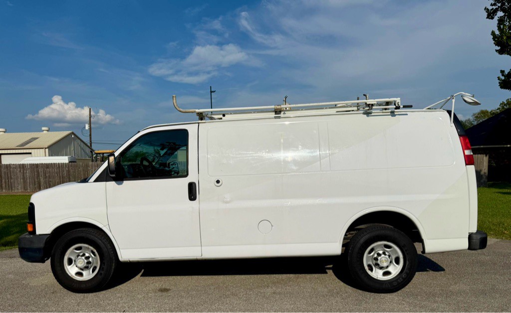 2011 Chevrolet Express Image 8