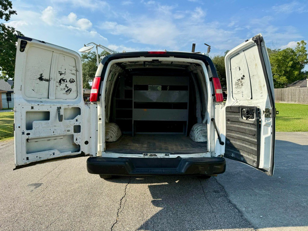 2011 Chevrolet Express Image 10