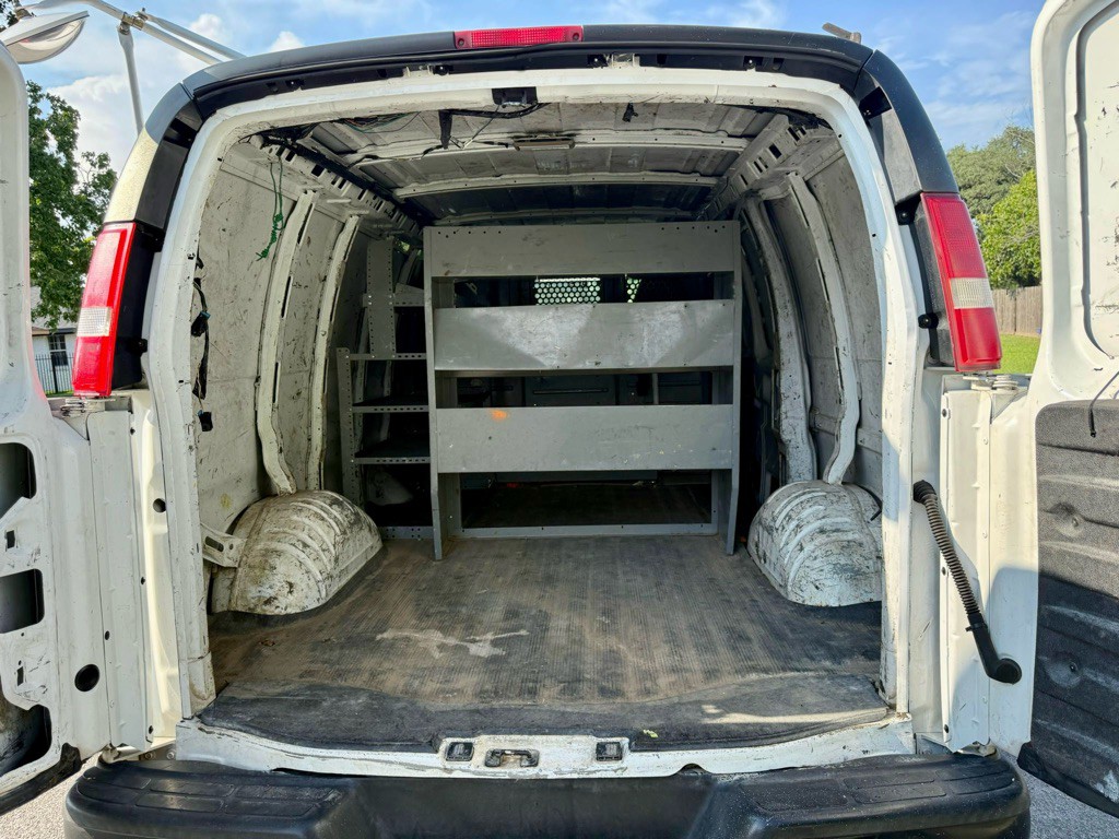 2011 Chevrolet Express Image 11
