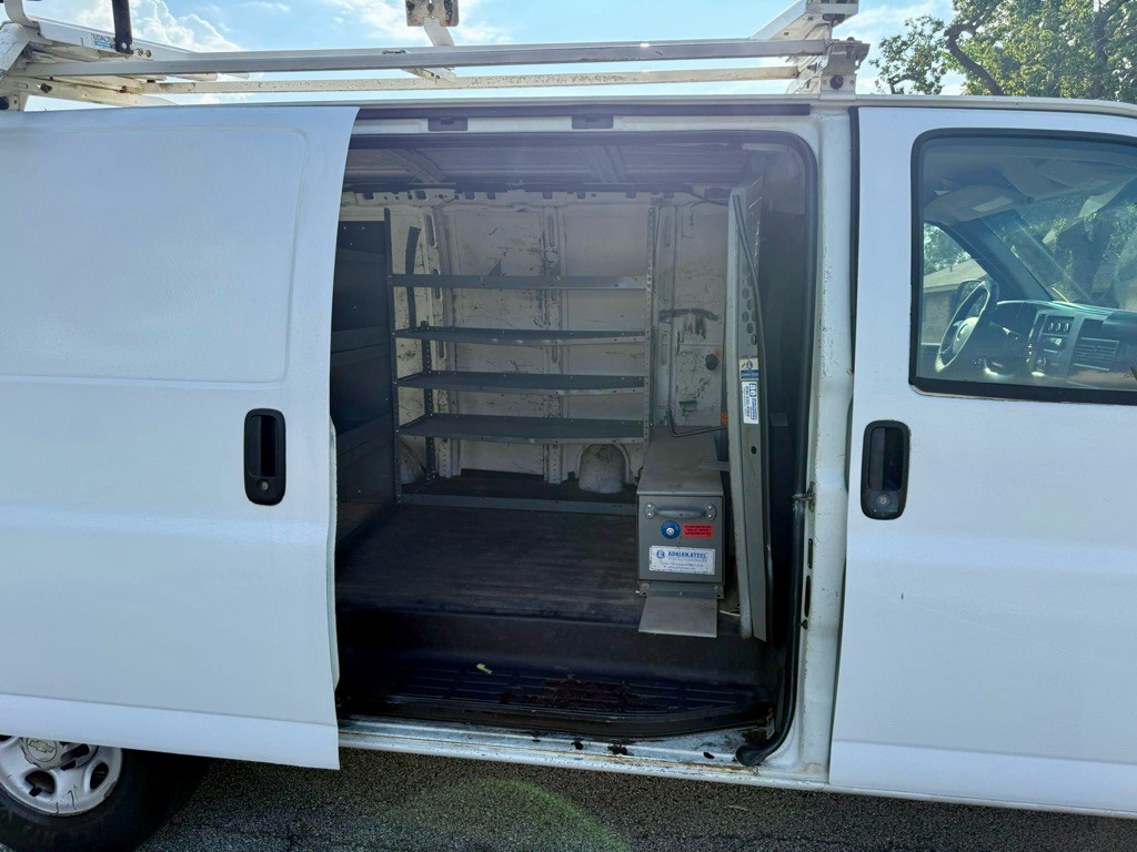 2011 Chevrolet Express Image 12